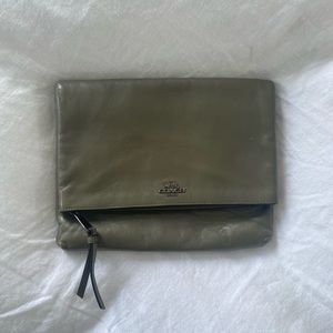 COACH Clutch in Olive Green